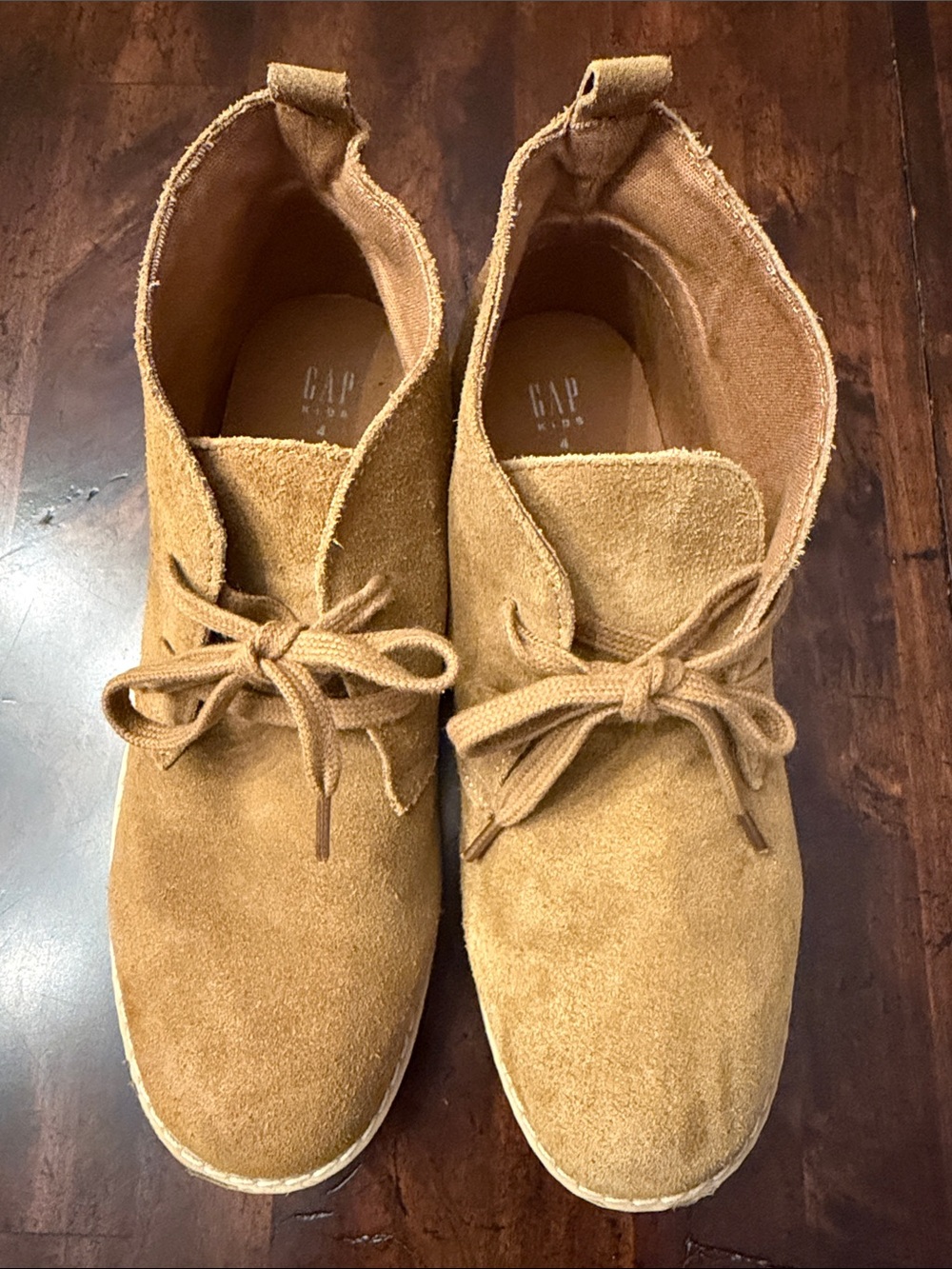 GAP boys Suede Chukka Boots in Camel